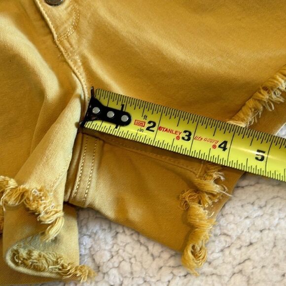 Universal thread Gold button fly cut off Jean Shorts Iowa Hawkeyes Size 4 - Picture 7 of 9